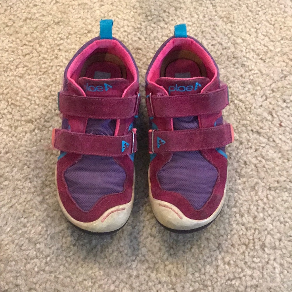Plae youth shoes